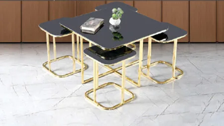 Gold Yavrulu Orta Sehpa siyah cam yüzey ve altın renkli metal ayaklarla