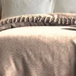 Doğrucan Mobilya Natural Pike Örtüsü yatak üzerinde doğal renklerde